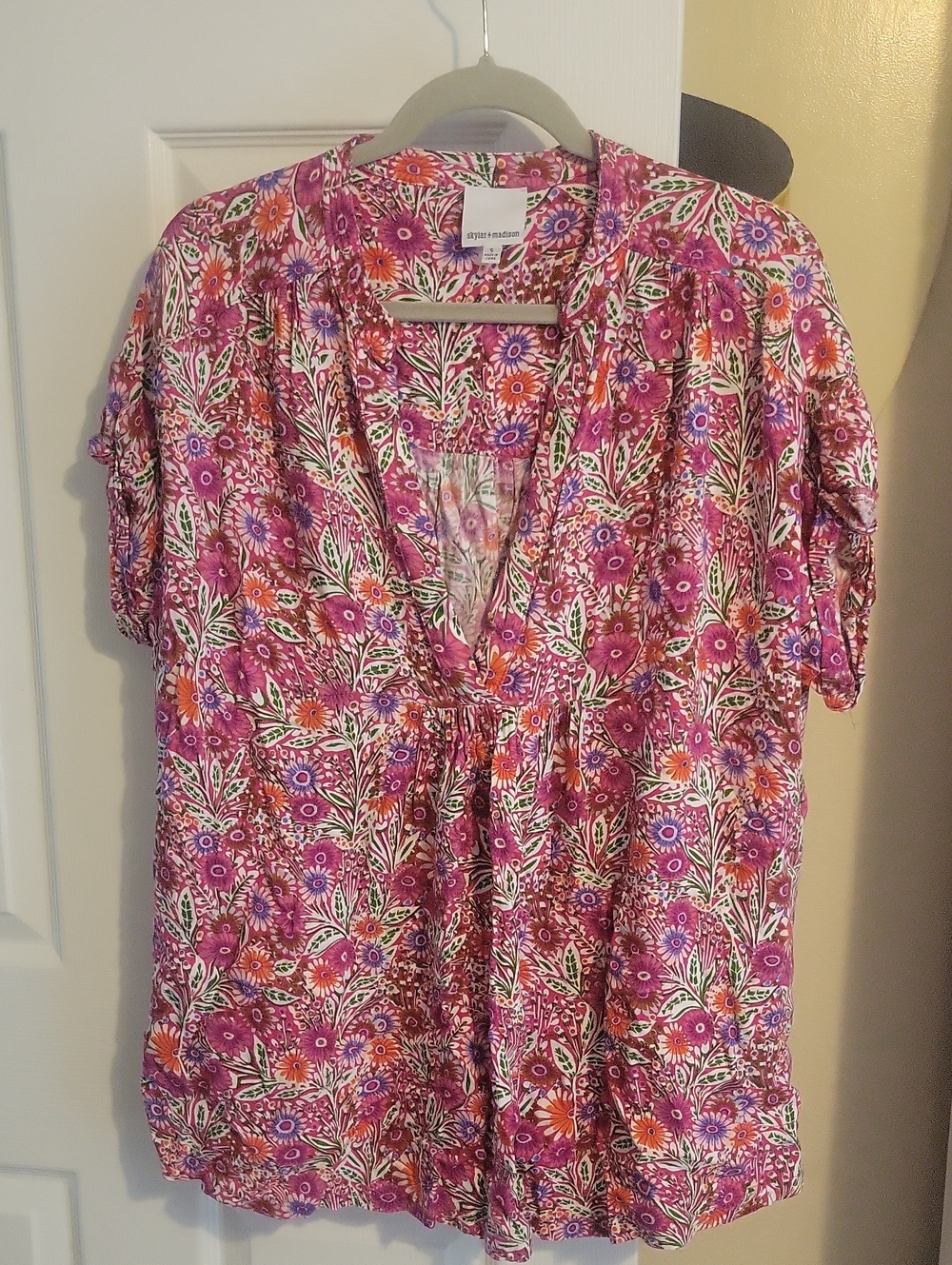 skylar & madison SzSm Floral deep V-Neck Tunic Top Pink Multi color with pockets